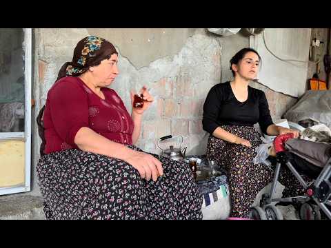 Видео: Тяжелая жизнь в горах / Транспортировка кукурузы по-старому