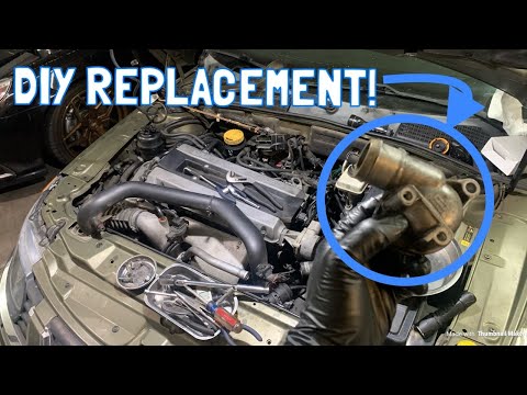 Видео: Замена термостата Saab 9-5!