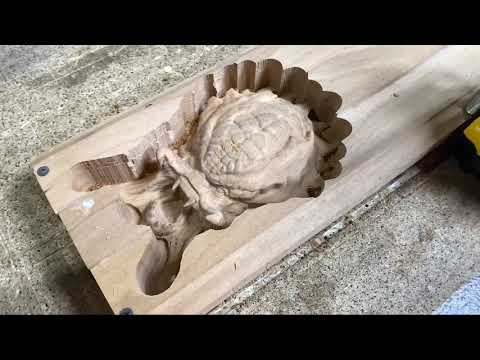 Видео: Вырезаем из дерева ключницу в виде Хищника