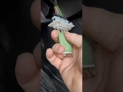 Видео: Renault Kaptur 2020 проблема с вентилятором печки. Ищем решение.