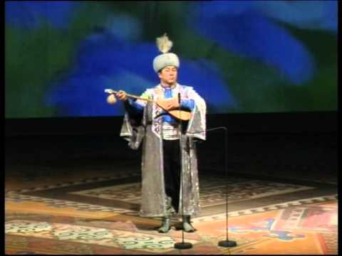 Видео: Махмұт Тойкеновтің "Әуелетіп ән салса" концерті