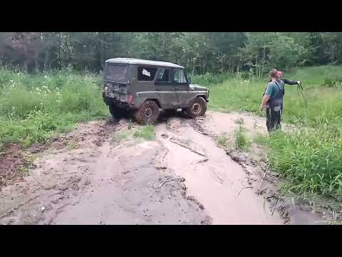 Видео: спасение УАЗа изгрязи.