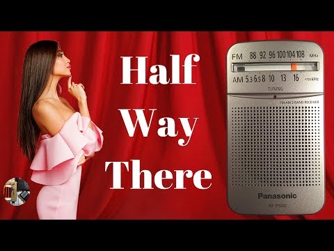 Видео: Обзор портативного радиоприемника Panasonic RF-P50D AM FM