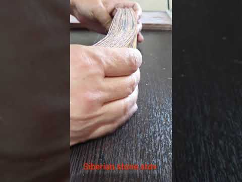 Видео: Простой способ порезать гибкий камень на кирпичики.