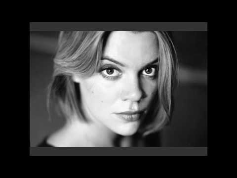 Видео: Вера Полозкова  - И катись бутылкой по автостраде