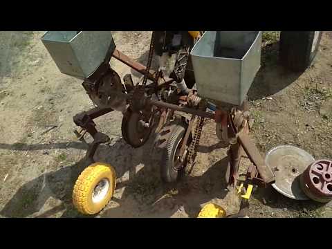 Видео: Устройство  2- рядной кукурузной сеялки