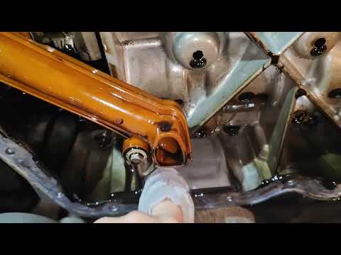 Видео: Opel Vivaro Renault traffic, хотел глянуть вкладыши, а там дудки!!!!!