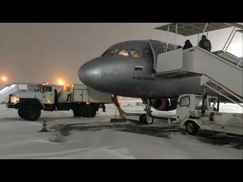 Видео: Airbus A320 Взлет из Челябинска (Баландино) в сильный снегопад/Takeoff from Chelyabinsk in snowstorm