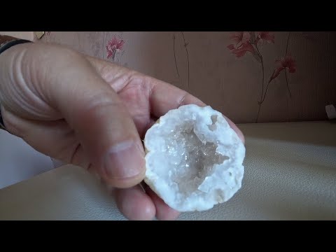 Видео: Камни с кварцевыми жеодами.Резка камней.