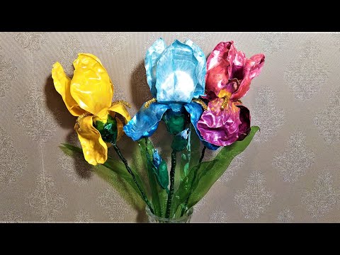 Видео: Мастер класс. Ирисы из пластиковых бутылок.