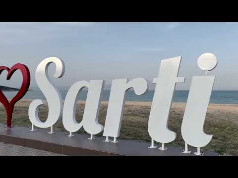 Видео: SARTI NIGHT WALKING TOUR 4K | GREECE HALKIDIKI 2025 | НОЌНА ПРОШЕТКА НИЗ САРТИ #sarti #greece