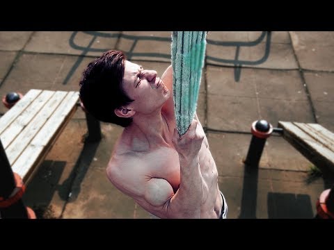 Видео: УПРАЖНЕНИЯ ДЛЯ СИЛЬНЫХ РУК! ПОДТЯГИВАНИЯ НА 1 РУКЕ!