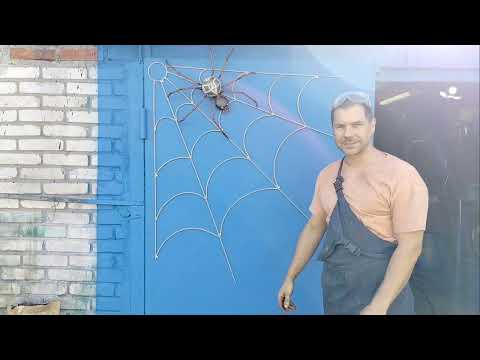 Видео: Самодельный паук из металла для гаражных ворот
