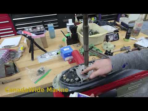 Видео: Как проверить и заменить рабочее колесо водяного насоса на подвесном моторе Yamaha мощностью 200 ...