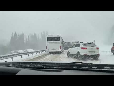 Видео: Адский снегопад в Пермском крае 28.04.25, ситуация на трассе