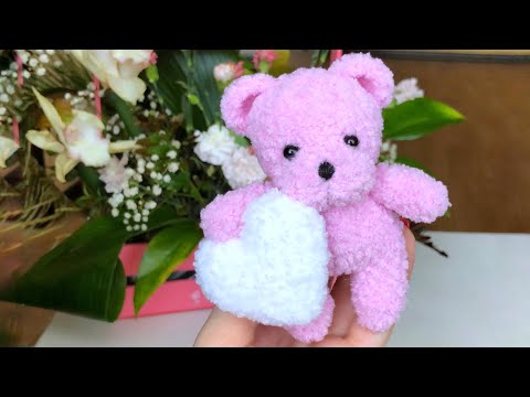 Видео: Мишка с сердечком крючком. Мастер-класс. Часть 1
