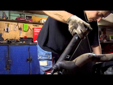 Видео: Замена радиатора на ВАЗ 2111