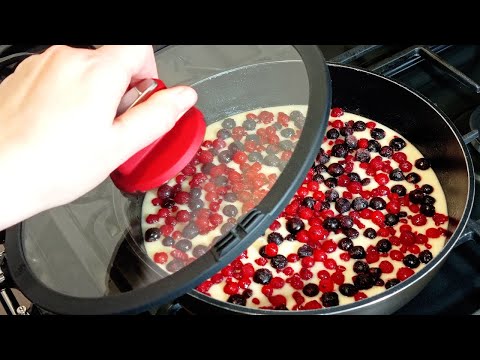 Видео: Духовка и миксер не нужны! ЯГОДНЫЙ ПИРОГ на сковороде!