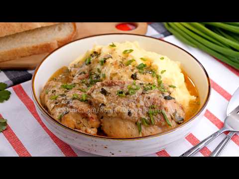 Видео: 🍗ГЕДЛИБЖЕ - курица, тушеная в сметанном соусе с луком, чесноком и зеленью. Очень вкусное блюдо!