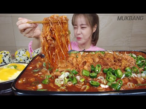 Видео: титр) BRAISED CHICKEN FEET IN SPICY SAUCE HOT PEPPER GLASS NOODLES CHEESE REAL SOUND ASMR MUKBANG