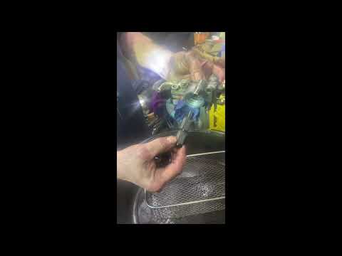 Видео: 93-97 7.3 powerstroke - нет запуска, очистка регулятора