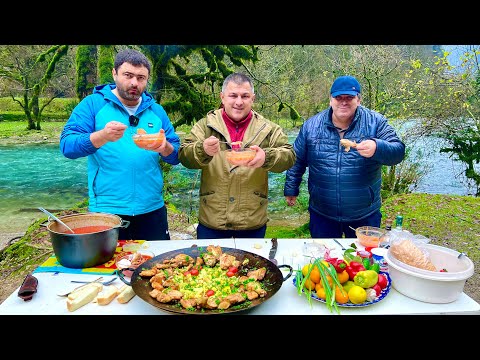 Видео: Готовим Вкусный Борщ В Казане На Костре / Казан Кебаб На Сковороде Садж / Блюда В Казане