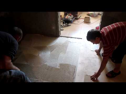 Видео: Укладка фанеры  на стяжку