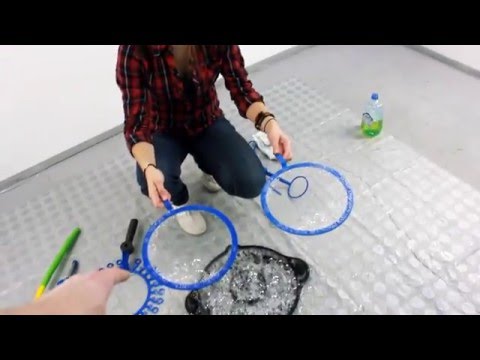 Видео: Как делать мини мастер класс по мыльным пузырям