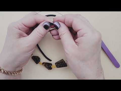 Видео: как собрать колье на мемори проволоке с силиконовым шнуром. Балтийский Янтарь.