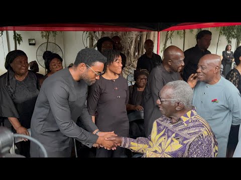 Видео: Куффур, Асьеду Нкетия Афеньо Маркин проявляют огромную любовь к детям Конаду Роулингс после смерт...