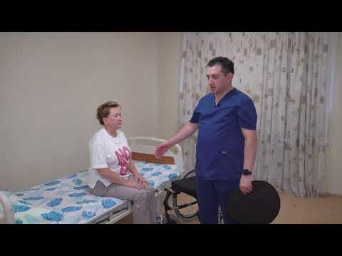 Видео: 5 Пересаживание из кровати в кресло