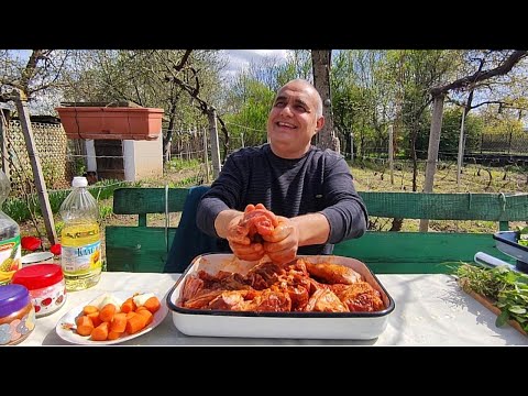 Видео: Агнешко печено със сотиран лапад и гъби! Приготвено при баба и дядо за Великден! Рецепта шеф Манчев!