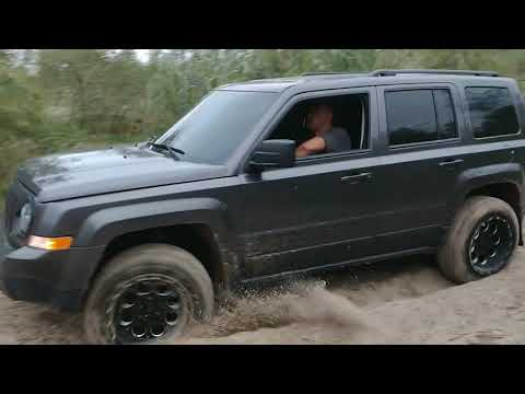 Видео: Легкий туризм и бездорожье на Jeep Patriot