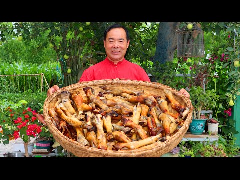 Видео: 50 овечьих копыт, тушеных и обжаренных с чили! Заставит вас потеть и улыбаться!