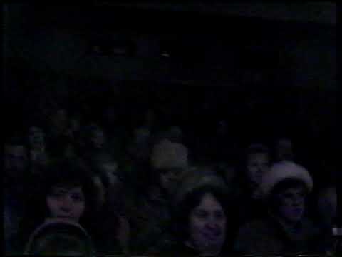 Видео: Ансамбъл от с. Горна Диканя (Пернишко) в гр. Новосибирск - 1991 - Пресъздаване на обичай Тодоровден