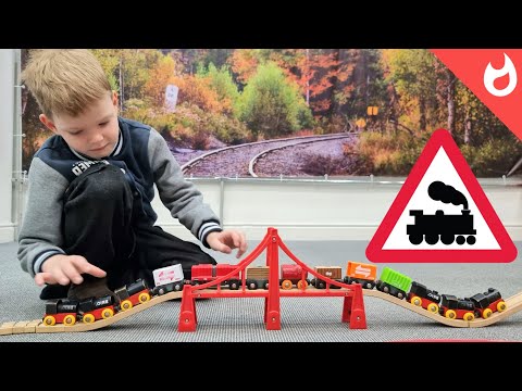 Видео: Деревянная железная дорога и паровозики в Рижике