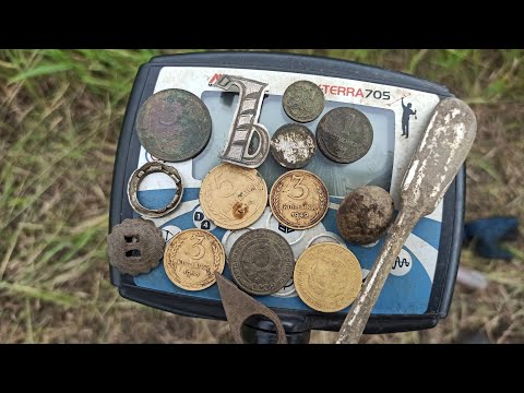 Видео: Копаю монеты на нетронутом месте. 5 копеек 1945 г. Серебро порадовало.