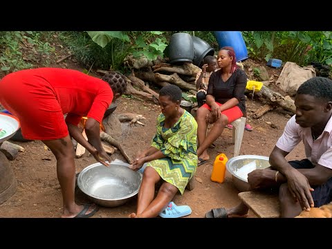 Видео: Африканская свекровь и её невестка пекут вкусные булочки для всей семьи || Бедная, но счастливая ...