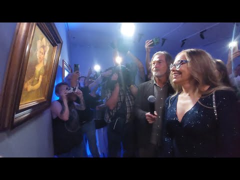 Видео: ОРНЕЛЛА МУТИ НА ВЫСТАВКЕ НИКАСА САФРОНОВА"БОЛЬШАЯ ЛЮБОВЬ К ПЕТЕРБУРГУ"/Ornella Muti in St.Petersburg