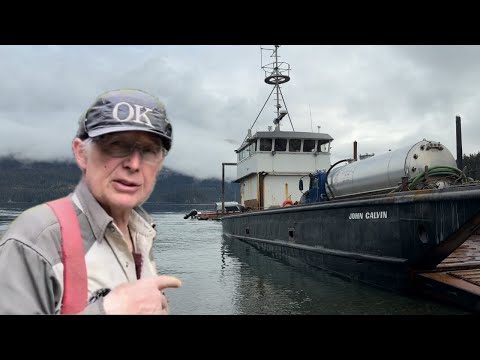 Видео: Уединённый роскошный домик на Аляске || Автоцистерне пришлось плыть