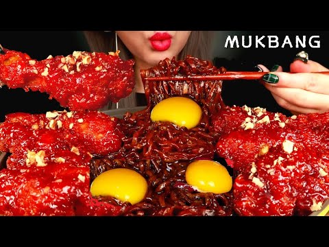 Видео: черная фасоль рамен по-корейски острая курица звуки еды