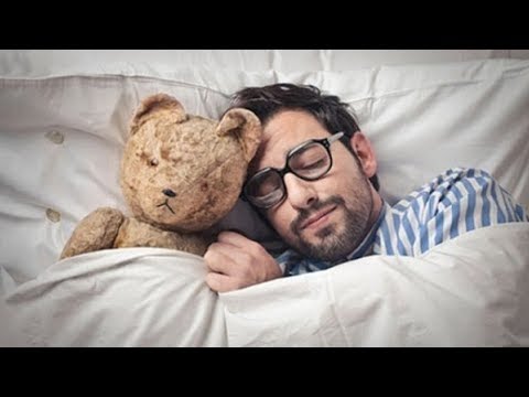 Видео: В 27 я маленький мальчик из-за родительской гиперопеки