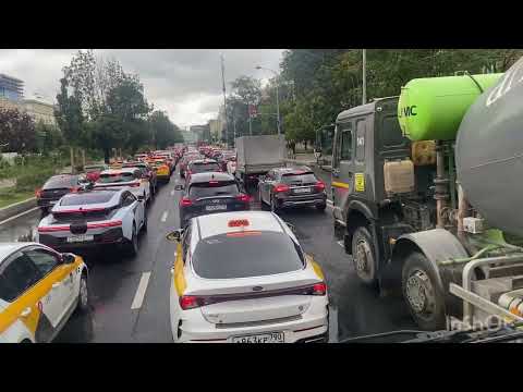 Видео: Первый день работы на этом МАЗе. Ужасные загрузки. Таскаем песок и скол асфальта