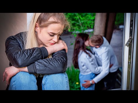 Видео: ПОДРУГА-ПРЕДАТЕЛЬНИЦА! УВЕЛА ПАРНЯ!