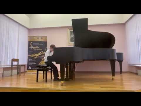 Видео: И.С.Бах "Прелюдия до мажор". С. Майкапар "Полька". Исполняет Малюта Филипп.