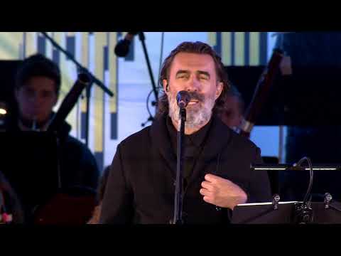 Видео: В. Бутусов и оркестр Ленинградской области  - "На берегу безымянной реки"