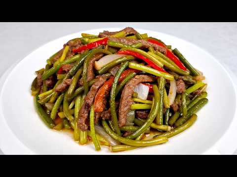 Видео: Это настолько ВКУСНО, что можно есть хоть каждый день! ЖАРЕНЫЕ ЧЕСНОЧНЫЕ СТРЕЛКИ С МЯСОМ!
