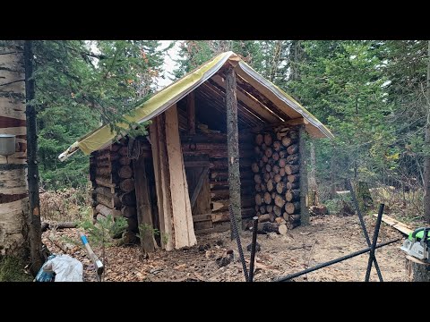 Видео: СТРОЮ ИЗБУ В ОДИНОЧЕСТВЕ. ДЕЛАЮ ПОЛЫ, ПРИСТРОЙКУ "СЕНИ" ПОД ДРОВА. УСПЕТЬ ЗАЕХАТЬ ДО СНЕГОВ.