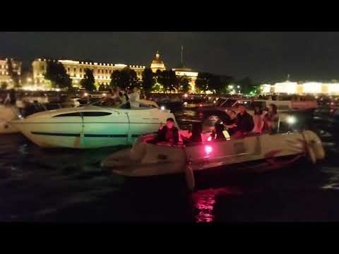 Видео: Самое красивое зрелище в ночном Петербуге - развод мостов на Неве.