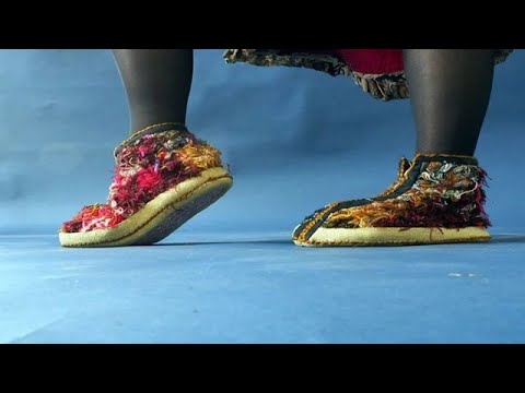 Видео: Шьем уютную домашнюю обувь из остатков шерстяных нитей. Мастер класс. Татьяна Лазарева